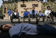 Scrubs - Die Anfänger – J.D. (Zach Braff) hat vom Hausmeister und seinen Freunden immer wieder von "Jjiggly Ball" gehört und ist zu stolz zuzugeben, dass er das nicht kennt. Also lässt er sich auf ein "Spiel" ein. Doch der Hausmeister hat das alles nur erfunden, um J.D. aufs Glatteis zu führen ...