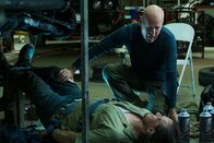 Death Wish – L-R: Joe (Ronnie Gene Blevins), Paul Kersey (Bruce Willis)