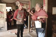 Bless This Mess – Mike (Dax Shepard, l.); Kent (Jim O'Heir, r.)