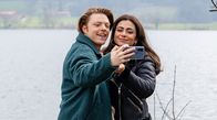 Sturm der Liebe – Theo (Lukas Leibe, l.) und Lale (Yeliz Simsek, r.) wollen versuchen, die Hochzeitslocation zu buchen.; ARD STURM DER LIEBE FOLGE 4299 Uhr im ERSTEN. Theo (Lukas Leibe, l.) und Lale (Yeliz Simsek, r.) wollen versuchen, die Hochzeitslocation zu buchen.