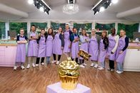 Das große Backen – (v.l.n.r.) Christian; Simon; Rouven; Monika; Jacqueline; Felix; Christian-Johannes; Magdalena; Gisela; Janina; Serena; Charlotte