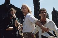 Der dreizehnte Krieger – Ahmed (Antonio Banderas,r.), Helfdane (Clive Russell,l.) und Buliwyf (Vladimir Kulich,m.).