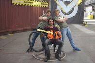 Checkpoint – Kenneth, Moderator Tommy Scheel und David mit ihrem Luftkissenfahrzeug