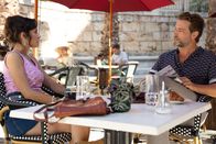 The Mallorca Files – Carmen (Tábata Cerezo) und Max Winter (Julian Looman) steht ein schwieriges Gespräch bevor. Carmen wird beruflich nach Madrid gehen – doch wird Max mit ihr gehen?