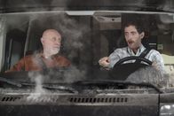 B Positive – Harry (Hector Elizondo, l.); Drew Dunbar (Thomas Middleditch, r.)