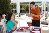 Der Kaufhaus Cop 2 – Maya (Raini Rodriguez), Lane (David Henrie).