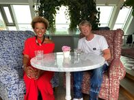 Heinzl und die VIPs – Arabella Kiesbauer (l.); Dominic Heinzl (r.)