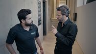 DreaMars – Ben (Tom Graziani, l.) und Uzi (Ishai Golan, r.) haben Geheimnisse.