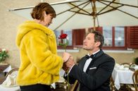 Sturm der Liebe – In Xenias (Elke Winkens, l.) Traum erblüht ihre Liebe zu Christoph (Dieter Bach, r.) neu.