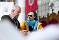 Ostrowski macht Urlaub – Michael Ostrowski (r.)