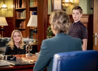 Young Sheldon – Paige Swanson (Mckenna Grace, l.); Sheldon Cooper (Iain Armitage, r.)