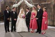 The Big Bang Theory – (v.l.i) Kunal Nayyar (Rajesh Koothrappali), Johnny Galecki (Leonard Hofstadter), Melissa Rauch (Bernadette), Simon Helberg (Howard Wolowitz), Kaley Cuoco (Penny), Jim Parsons (Sheldon Cooper), Mayim Bialik (Amy).