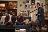 B Positive – (v.l.n.r.) Eli Russell (Terrence Terrell); Gina Dabrowski (Annaleigh Ashford); Drew Dunbar (Thomas Middleditch)