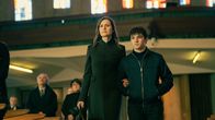 Kin – Amanda Kinsella (Clare Dunne) und Anthony Kinsella (Mark Mckenna Jr.)