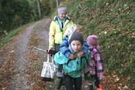 SRF bi de Lüt – Familie Frick beim Waldspaziergang