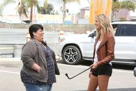 The Mick – L-R: Alba (Carla Jimenez) und Mickey (Kaitlin Olson)