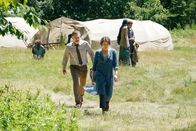 The Sinner – THE SINNER -- "Part IV" Episode 204 -- Pictured: (l-r) Bill Pullman as Detective Lt. Harry Ambrose, Carrie Coon as Vera Walker -- (Photo by: Peter Kramer/USA Network)