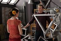 Charmed - Zauberhafte Hexen – Werden Phoebes (Alyssa Milano, l.) Visionen Wirklichkeit werden und wird sie den Künstler Dex (Jason Lewis, r.) heiraten?; Werden Phoebes (Alyssa Milano, l.) Visionen Wirklichkeit werden und wird sie den Künstler Dex (Jason Lewis, r.) heiraten?