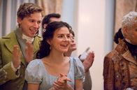 Krieg und Frieden – Nikolai Rostov (Jack Lowden, li.), Sonya (Aisling Loftus, re.)