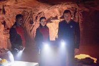 The Orville – Während Kelly Bortus vor dem Moclan Gericht vertritt, machen sich John (J. Lee, l.), Alara (Halston Sage, M.) und Ed (Seth MacFarlane, r.) auf die Suche nach einer ganz besonderen Person für den Zeugenstand ...