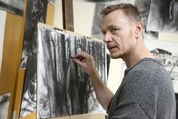 The Exorcist – Pater Marcus (Ben Daniels) kennt sich bereits mit Fällen von Besessenheit aus und macht dem jungen, unerfahrenen Diener Gottes, Pater Ortega, klar, dass er es hier möglicherweise mit etwas unvorstellbar Bösem zu tun hat ...