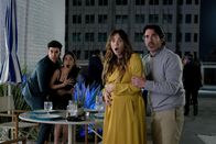 Based on a True Story - Sprich oder stirb! – (v.l.n.r.) Carlos (Sebastian Quinn); Ruby Gale (Priscilla Quintana); Ava Bartlett (Kaley Cuoco); Nathan Bartlett (Chris Messina)