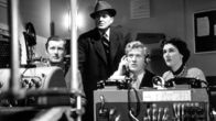 Schock – Sound Engineer (James Drake, l.), Inspector Lomax (Jack Warner, 2.v.l.), BBC TV producer (Gordon Jackson, 2.v.r)