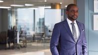 Suits – Alex (Dulé Hill) hat Schwierigkeiten mit seiner Teenager-Tochter. Ausgerechnet der ehrgeizigen und eher rücksichtslos agierenden Anwältin Samantha gelingt es, zwischen Vater und Tochter zu vermitteln.