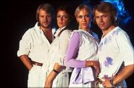 Abba Forever – Vor rund 50 Jahren trafen sich die vier Mitglieder der schwedischen Erfolgsgruppe ABBA zum ersten Mal. Sie verkauften dann über 400 Millionen Platten.