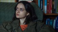 neoriginal: Generation Z – Finn (Viola Prettejohn) macht sich Sorgen um ihren großväterlichen Freund Morgan.