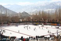 GEO Reportage – Eishockey vor großer Kulisse auf fast 4.000 Metern. Das zentrale Eisfeld in Leh, dem Hauptort der indischen Himalaya-Region Ladakh.