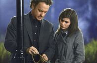 The Da Vinci Code - Sakrileg – L-R: Symbologe Robert Langdon (Tom Hanks) und Kryptologin der Pariser Polizei Sophie Neveu (Audrey Tautou)