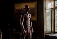 Sleepy Hollow – Als der Verborgene (Peter Mensah) erkennt, dass er in einem magischen Gefängnis eingesperrt ist, steigt sein Unmut und er will um seine Freiheit kämpfen - koste es, was es wolle ...