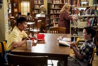 Young Sheldon – Tam (Ryan Phuong, l.); Sheldon (Iain Armitage, r.)