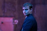 Alex Rider – Dass Alex Rider (Otto Farrant) versucht, mehr über den mysteriösen Tod seines Onkels herauszufinden, gefällt nicht jedem.