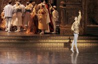 Die Tanzschüler der Pariser Oper ... Die Reifejahre – Pablo verkörpert im Ballett „Romeo und Julia“ die Schlüsselrolle des Mercutio.
