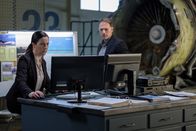 Mayday - Alarm im Cockpit – REENACTMENT - The Main Investigator (played by Mark Gibson) and the Second Investigator (played by Jenny Young) analyze all available information to determine what caused the crash UPS Flight 1354. (Cineflix 2021/Darren Goldstein)