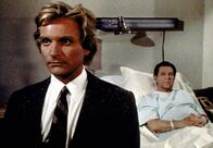 Ein Engel auf Erden – Rhett Clark (Eric Douglas, l.) und sein Vater Jackie (Donald O'Connor, r.) treten in einem gemeinsamen Stück über einen Vater-Sohn-Konflikt auf.