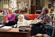 Mom – Jill (Jaime Pressly, l.); Adam (William Fichtner, r.)