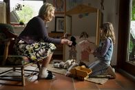 Der Alte – Ein glücklicher Moment: Petra Zieser als Grossmutter Karla Palme, Greta Perone als Enkelin Nikola Merat