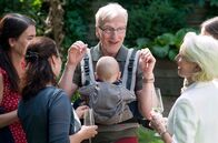 Opa wird Papa – Die Familie staunt: „Opa“ Anton (Ernst Stötzner) wird Papa.
