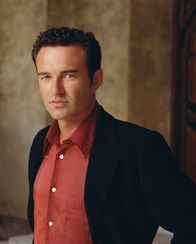 Charmed - Zauberhafte Hexen – (4. Staffel) - Cole (Julian McMahon) wird immer wieder von der Quelle des Bösen in Versuchung geführt ...