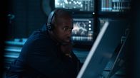 Alex Rider – Die Jagt auf den Cyber-Terroristen hat für die Abteilung nun höchste Priorität. Als sich Smithers (Nyasha Hatendi) den Code genauer ansieht, erkennt er plötzlich ein Muster.