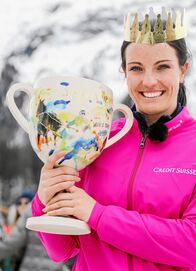 Winter-Challenge – Winter-Challenge Skikjöring in St. Moritz: Valeria und ihr Pferd im stiebenden Schnee Valeria Holinger will als erste Frau den Titel der «Königin des Engadins» gewinnen