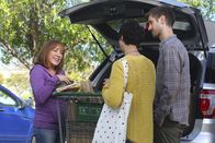 The Middle – v.l.n.r.) Frankie (Patricia Heaton); Gloria (Dagney Kerr); Rodney (Shaughn Buchholz)