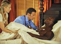 Royal Pains – Notfall für Emily und Hank: Anastasia Griffith als Emily Peck, Mark Feuerstein als Hank Lawson (Copyright SRF/NBC Universal)