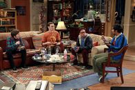 The Big Bang Theory – Eine ganz besondere Truppe: Sheldon (Jim Parsons, 2.v.l.), Raj (Kunal Nayyar, r.), Leonard (Johnny Galecki, 2.v.r.) und Howard (Simon Helberg, l.) ...