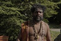 Reporter – Reporter Hindu-Priester in der Schweiz – Spagat zwischen Integration und Tradition Sasikumar auf dem Friedhof Copyright: SRF