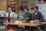 The Big Bang Theory – L-R: Leonard Hofstadter (Johnny Galecki), Howard Wolowitz (Simon Helberg), Rajesh Koothrappali (Kunal Nayyar).