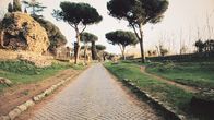 Wunderbauten der Geschichte – Alle Wege führen nach Rom – so auch die Via Appia. Einst verbindet sie die Hauptstadt des Römischen Reichs mit Capua.